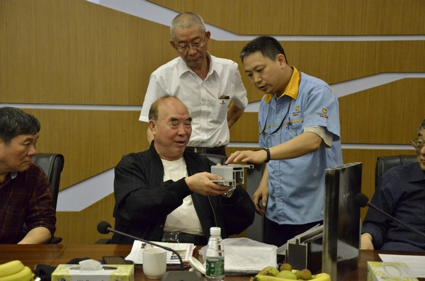 9393体育召开专家照料团座谈会