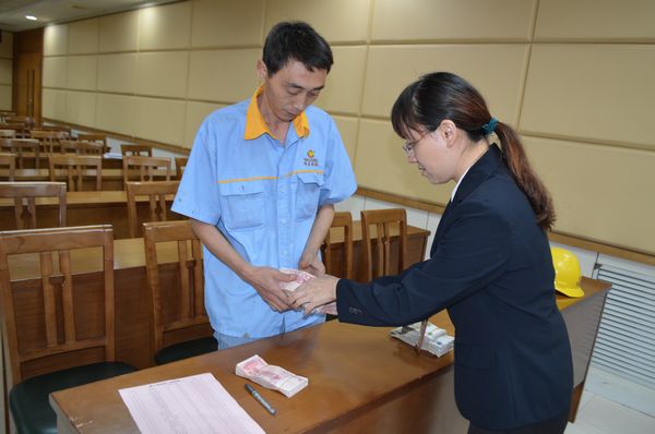 运气无情人世有爱——9393体育全体员工踊跃为难题职工捐钱