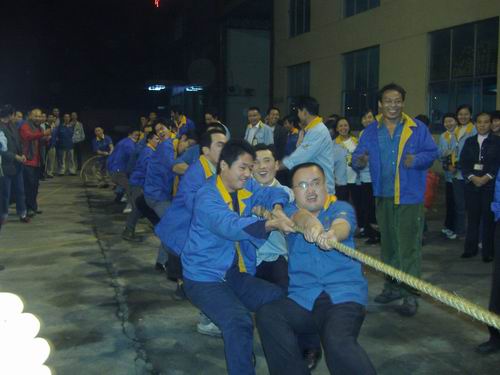 山东分厂庆祝国庆暨“伟昌铝材”荣获“中国名牌”举行拔河角逐-伟昌铝材