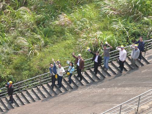 我公司组织部分员工河源万绿湖一天游-伟昌铝材