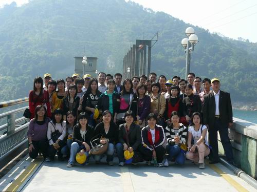 我公司组织部分员工河源万绿湖一天游-伟昌铝材