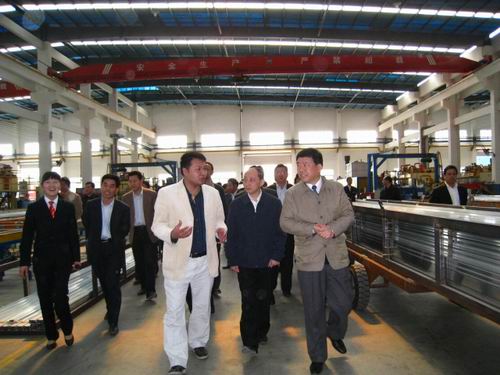 江苏省副省长及徐州市政府向导划分到我司旅行视察事情-伟昌铝材