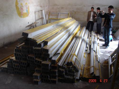 我公司端掉两个售假窝点-伟昌铝材