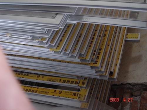 我公司端掉两个售假窝点-伟昌铝材