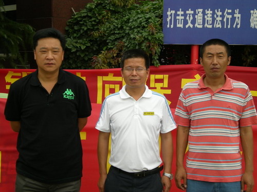 我公司保定慰问一线交警-伟昌铝材