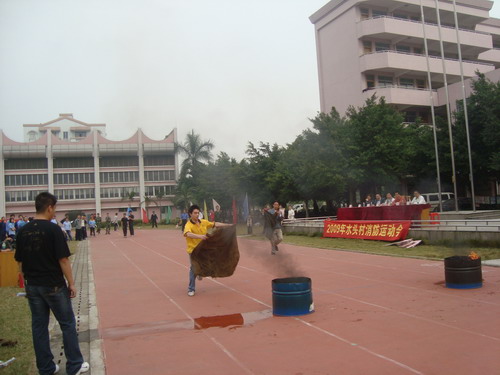 我公司加入2009水头村消防运动会-伟昌铝材