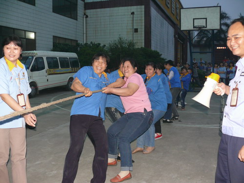 拔河庆五一-伟昌铝材