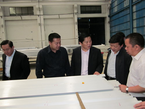 “五一”节，，沛县县长等向导到我9393体育江苏分厂慰问一线员工