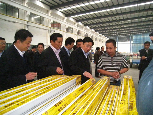 徐州市市长莅临我公司视察事情-伟昌铝材