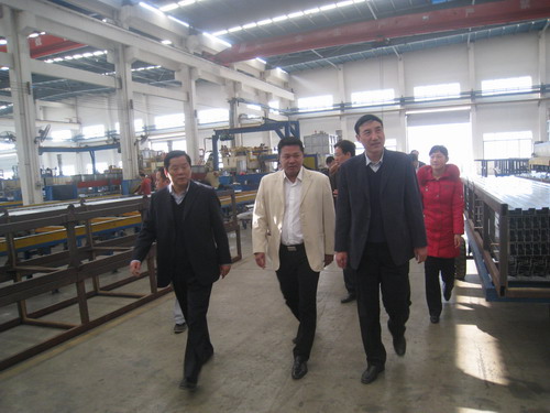 “百日会战”时代,市各级向导多次莅临我公司旅行考察-伟昌铝材