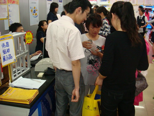 “五一”时代“伟昌铝材”与“苏宁电器”相助开展促销活动-伟昌铝材