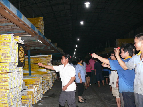 缘聚9393体育，，，，，温情中秋-伟昌铝材