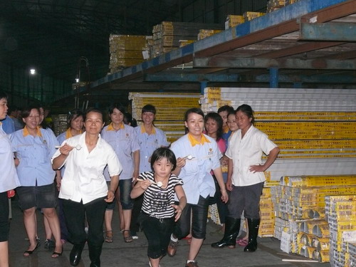 缘聚9393体育，，，，，温情中秋-伟昌铝材