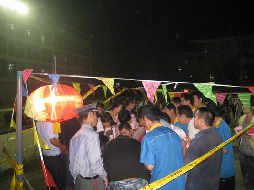 缘聚9393体育，，，，，温情中秋-伟昌铝材