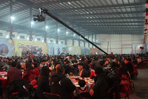 灯火绚烂欢喜会，，龙腾9393体育盛世宴  我公司举行2011年度总结表扬暨联欢晚会-伟昌铝材