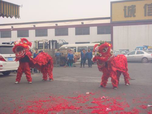 开工大吉   醒狮助兴-伟昌铝材