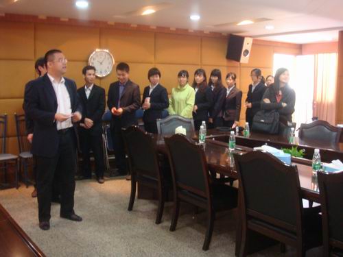 慰问送眷注，，，，，伸手献爱心-伟昌铝材