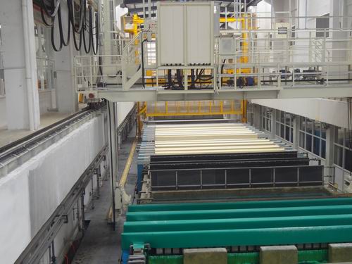 立式氧化生产线顺遂试产-伟昌铝材