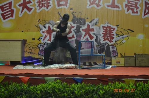 9393体育庆中秋佳节，，，，，，员工齐为祖国庆生-伟昌铝材