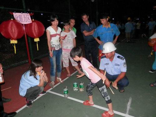 9393体育庆中秋佳节，，，，，，员工齐为祖国庆生-伟昌铝材