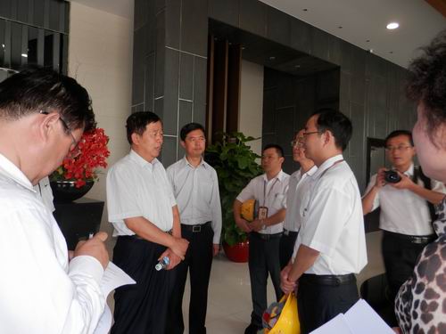 兰州市副市长咸大明率团莅临公司旅行考察