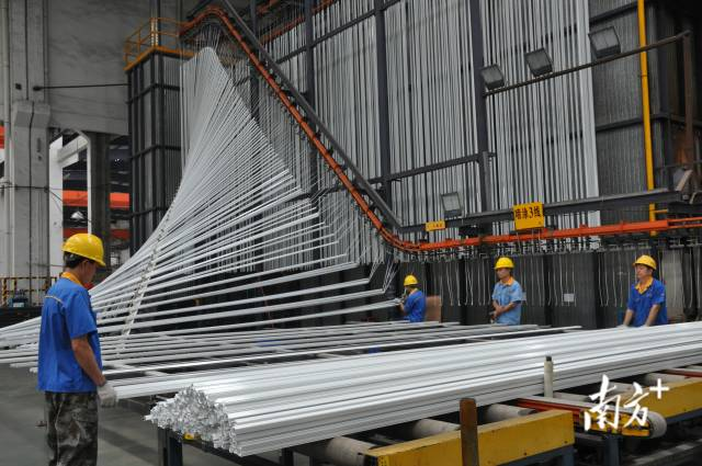 9393体育集团生产车间