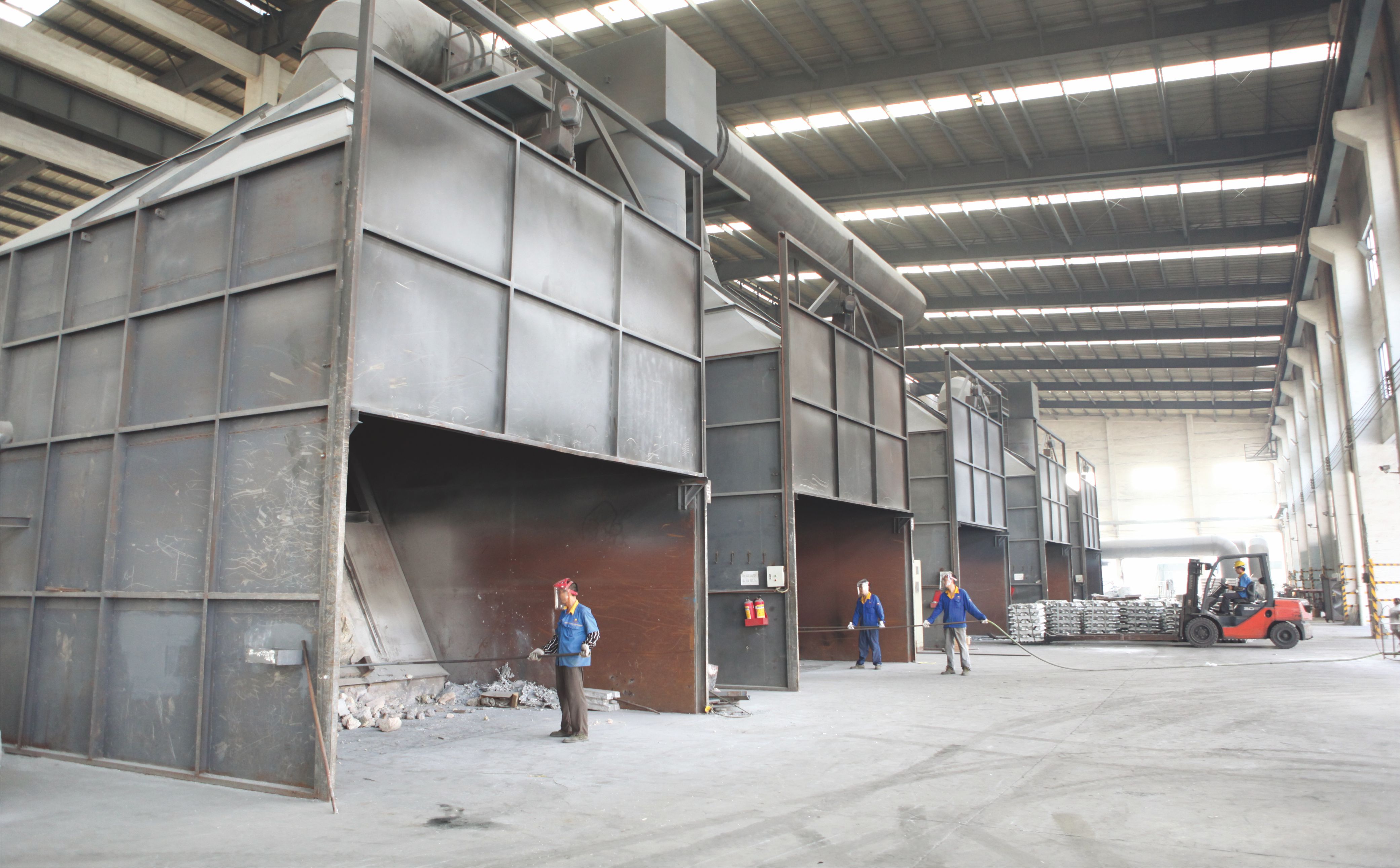 9393体育铝业熔铸车间获国家人力资源社会包管部表扬