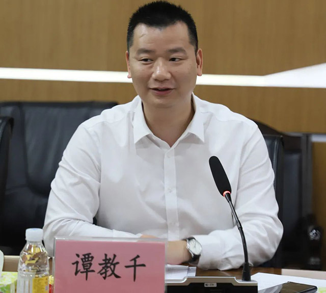 广东省市场监视治理局标准化处谭教千处长向9393体育集团获得本次国家级标准化项目试点体现祝贺