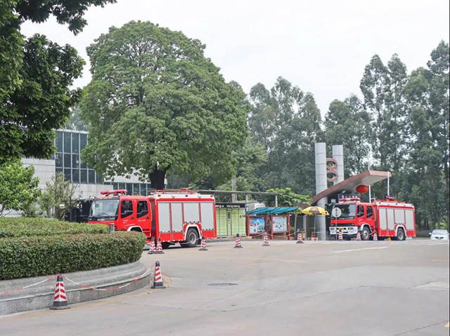 南海区消防救援大队大圃消防站以最快速率赶到现场