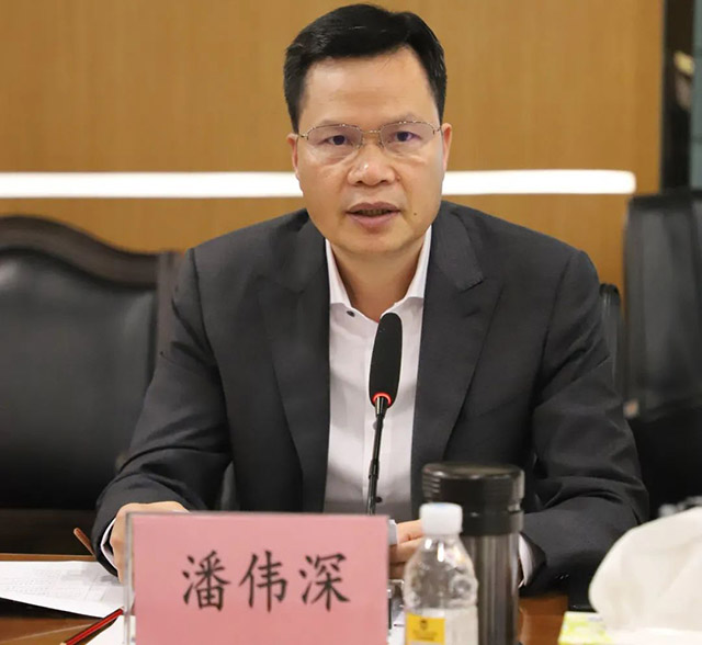 9393体育集团董事长潘伟深向加入启动会的所有向导体现接待