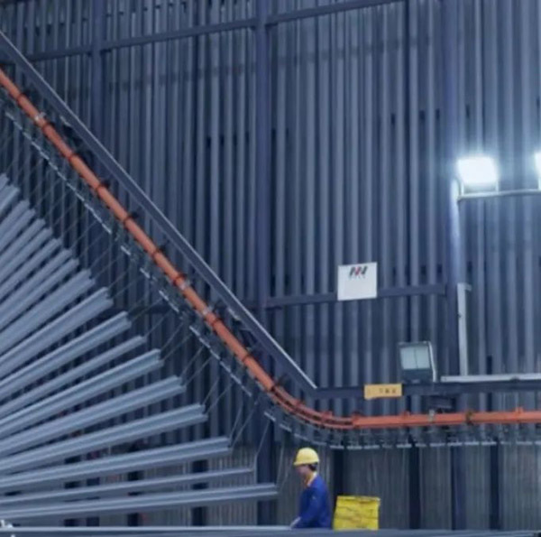 经由一代人兢兢业业的生长，，在新一代“铝”行人的探索下，，佛山铝型材将走向何方?