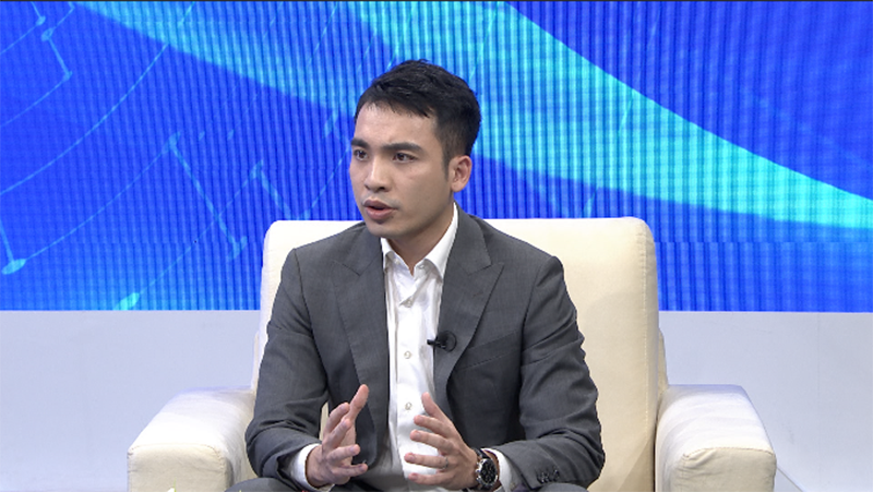 9393体育集团受邀央视对话“名嘴”水均益!11月26日晚18：15，，，，，锁定CCTV—发明之旅频道《聚焦先锋榜栏目》