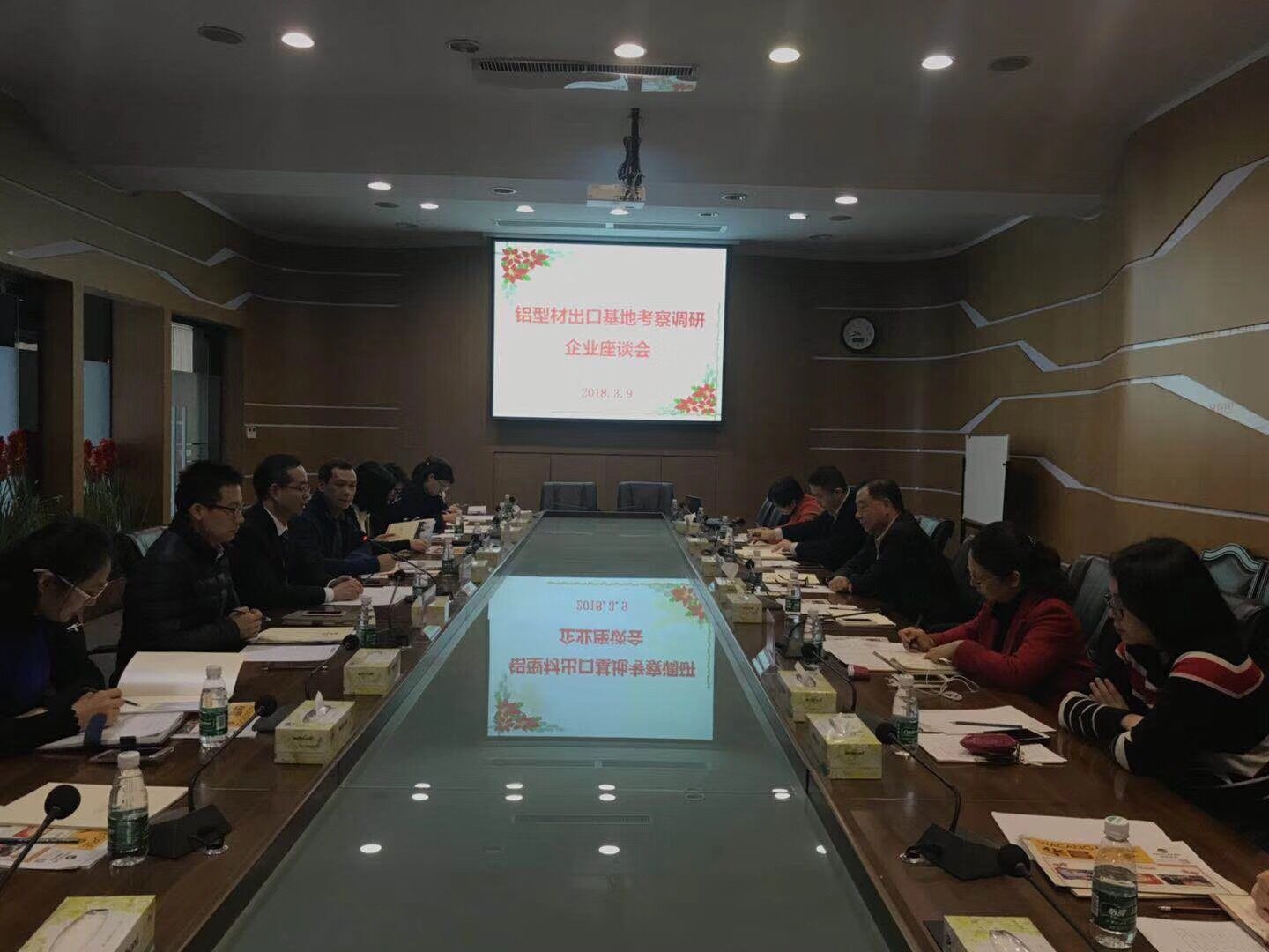 热烈祝贺铝型材出口基地考察调研企业座谈会顺遂在我司开展!